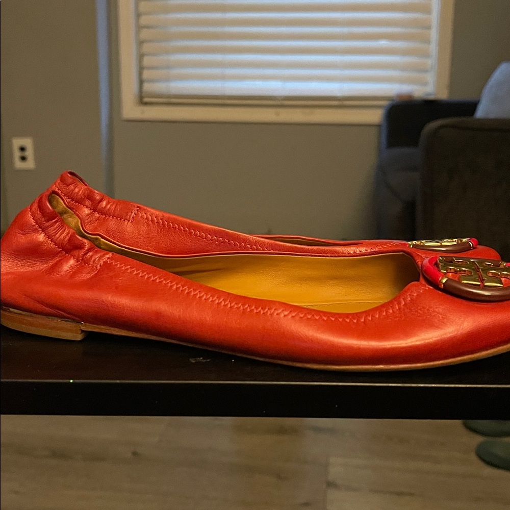 Tory Burch Red Leather Flats with Gold Logo - Picture 5 of 5